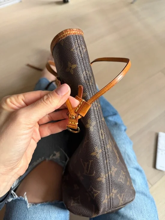 Louis Vuitton Monogram Canvas Tote in Brown with Tan Trim - Picture 4 of 7